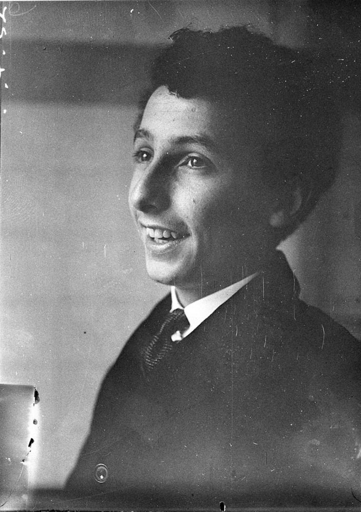 A young eisteddfod competitor in an old photograph